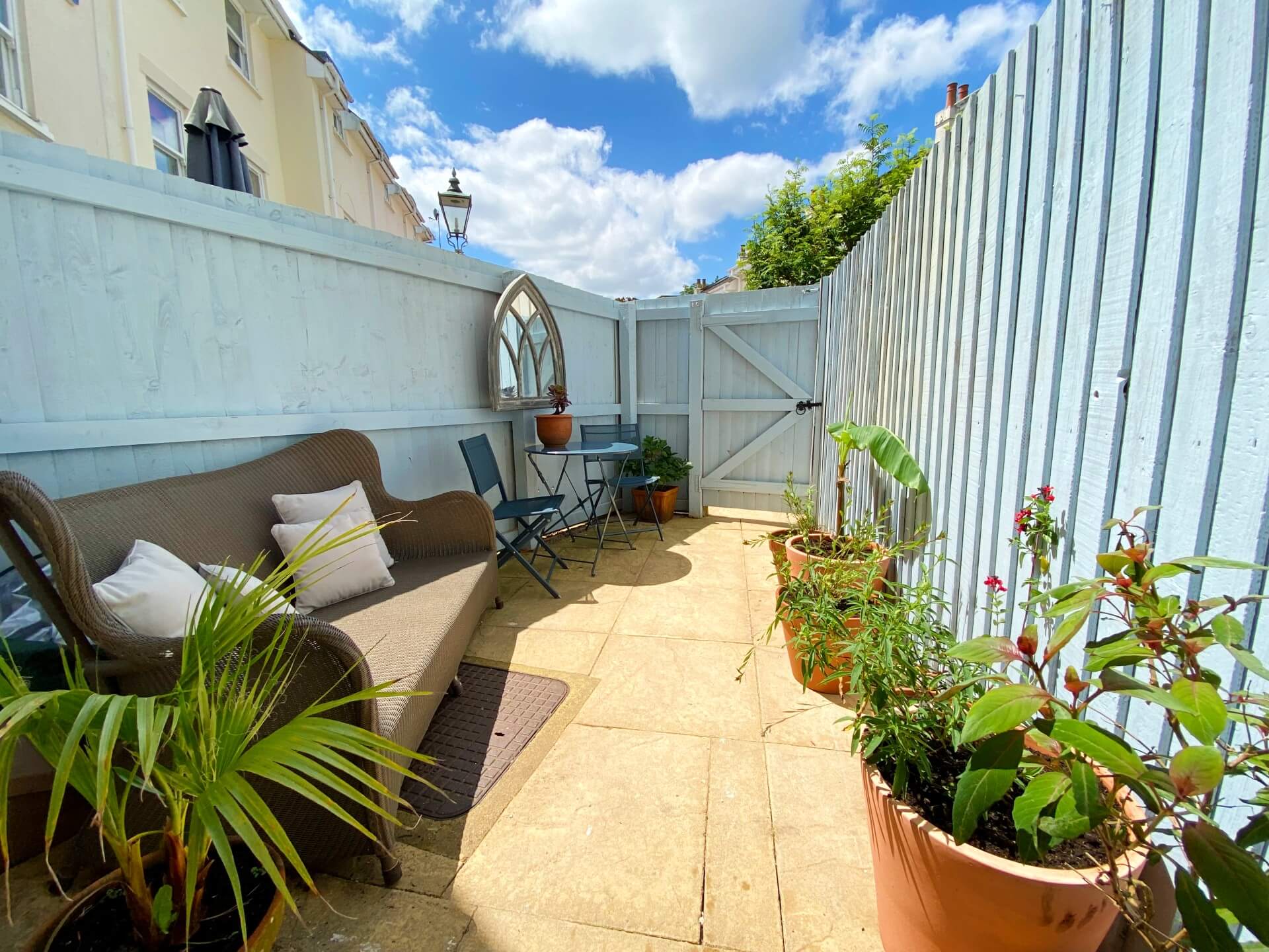 Lisburne Place Luxury Town House - private courtyard